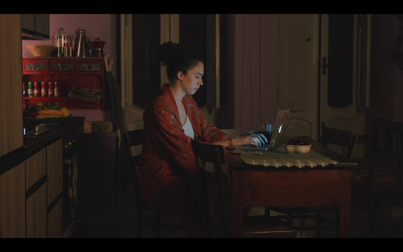 Apple MacBook Laptop Computer Used by Susanna Skaggs as Lina Emerson in Love & Gelato (2022)