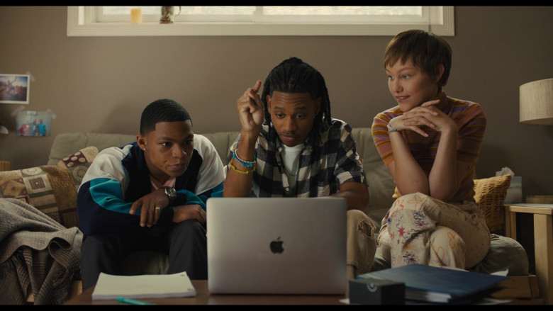 Apple MacBook Laptop Used by Elijah Richardson as Evan, Tyrel Jackson Williams as Terrell and Grace VanderWaal as Susan ‘Stargirl' Caraway in Hollywood Stargirl (2022)