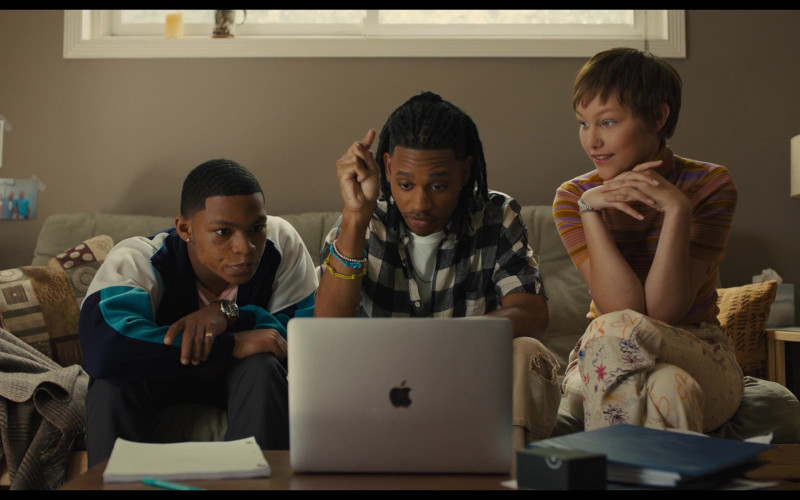 Apple MacBook Laptop Used by Elijah Richardson as Evan, Tyrel Jackson Williams as Terrell and Grace VanderWaal as Susan 'Stargirl' Caraway in Hollywood Stargirl (2022)