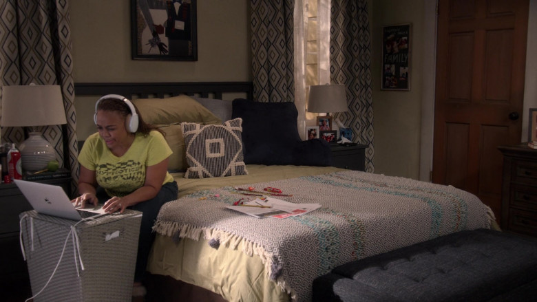 Apple MacBook Laptop Used by Kim Fields as Regina in The Upshaws S02E03 