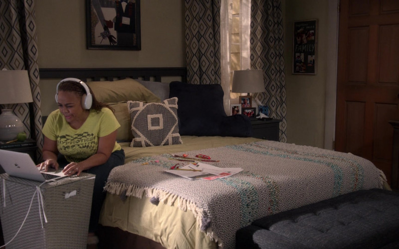 Apple MacBook Laptop Used by Kim Fields as Regina in The Upshaws S02E03 Joy Ride (2022)