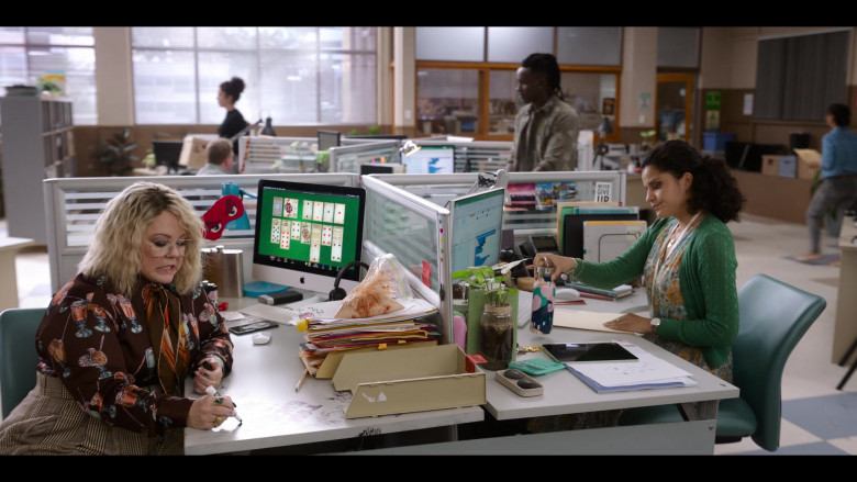 Apple iMac Computer Used by Melissa McCarthy as Amily Luck in God’s Favorite Idiot S01E06 Tom the Baptist (2022)