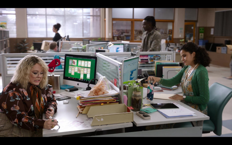 Apple iMac Computer Used by Melissa McCarthy as Amily Luck in God’s Favorite Idiot S01E06 Tom the Baptist (2022)