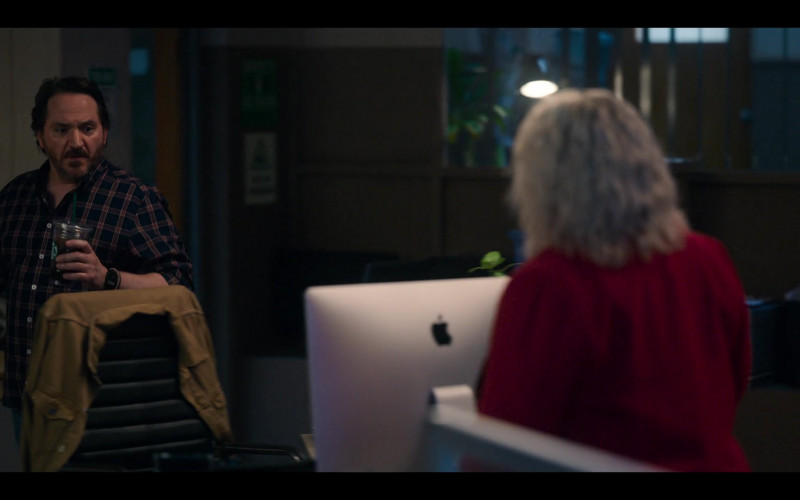 Apple iMac Computers in God’s Favorite Idiot S01E04 God, Satan and All the Good Smells (1)