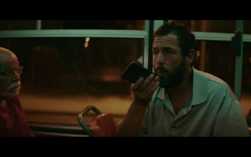Apple iPhone Smartphone of Adam Sandler as Stanley Sugerman in Hustle (2022)