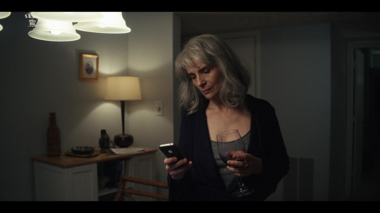 Apple iPhone Smartphone of Juliette Binoche as Sophie Brunet in The Staircase S01E07 Seek and Ye Shall (2022)