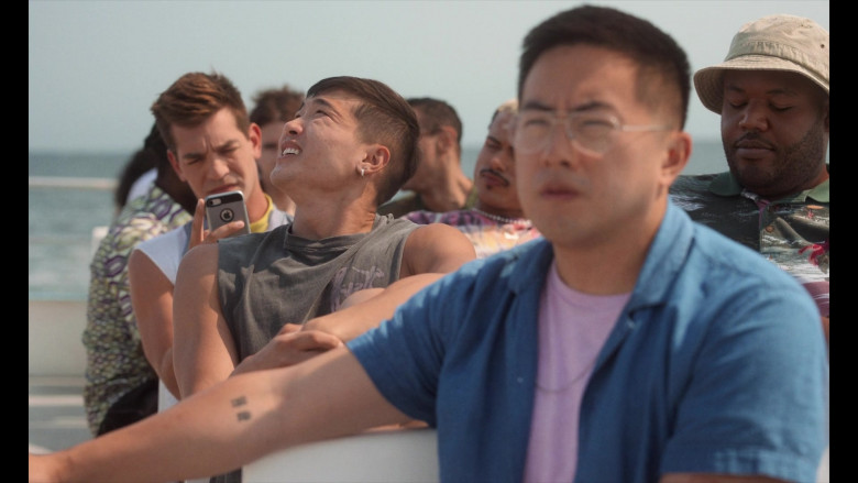 Apple iPhone Smartphone of Matt Rogers as Luke in Fire Island (2)