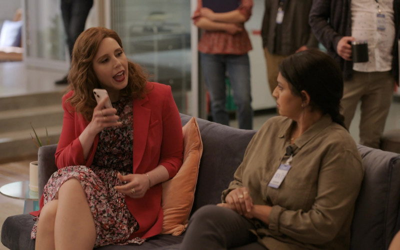 Apple iPhone Smartphone of Vanessa Bayer as Joanna Gold in I Love That for You S01E07 Point of No Returns