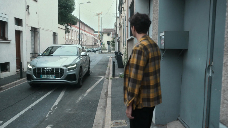 Audi Q8 Car in Irma Vep S01E02 The Ring That Kills (1)