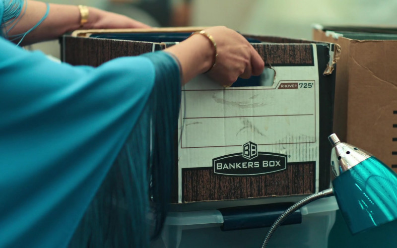 Bankers Box in Loot S01E01 Pilot (2022)