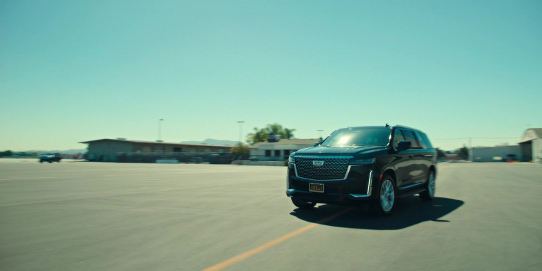 Cadillac Escalade SUV in Loot S01E02 Bienvenidos a Miami (1)