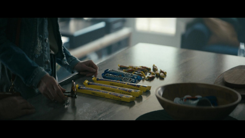 Charleston Chew Bars and Almond Joy in The Boys S03E05 The Last Time to Look on This World of Lies (2022)