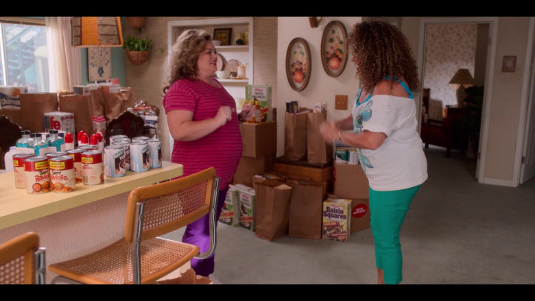 Charmin, Quaker Life Cereals, Kellogg's in Gordita Chronicles S01E08 In America You Get What You Pay For (2022)