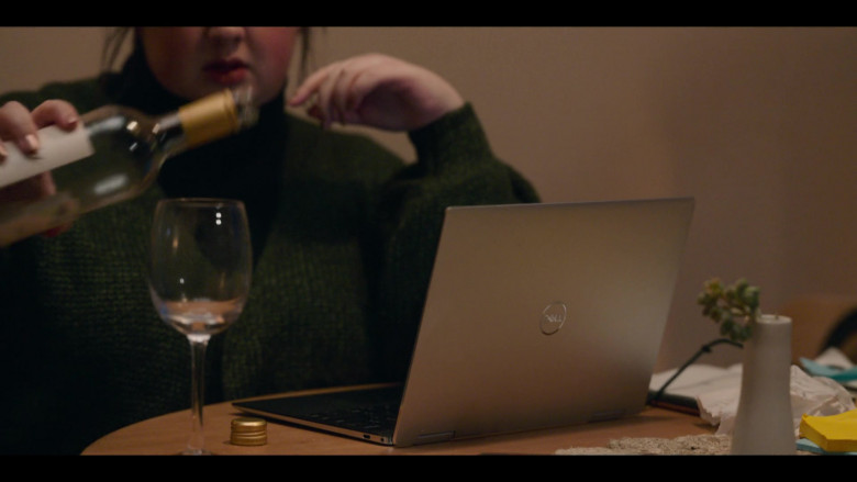 Dell Laptop in God's Favorite Idiot S01E08 Quitters Never Win, But Winners Sometimes Quit (2022)