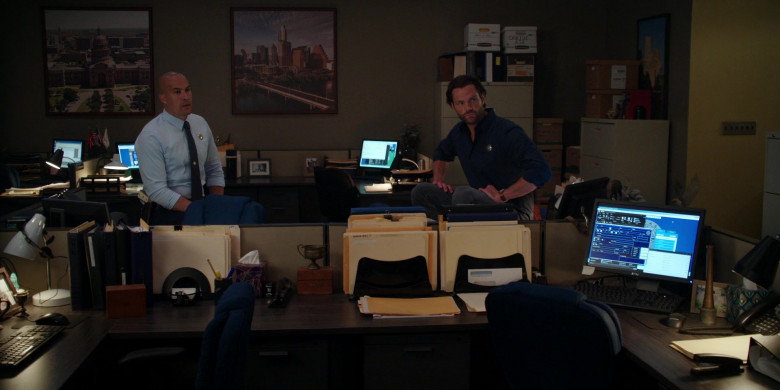 Dell Monitor in Walker S02E19 A Matter of Miles (2022)