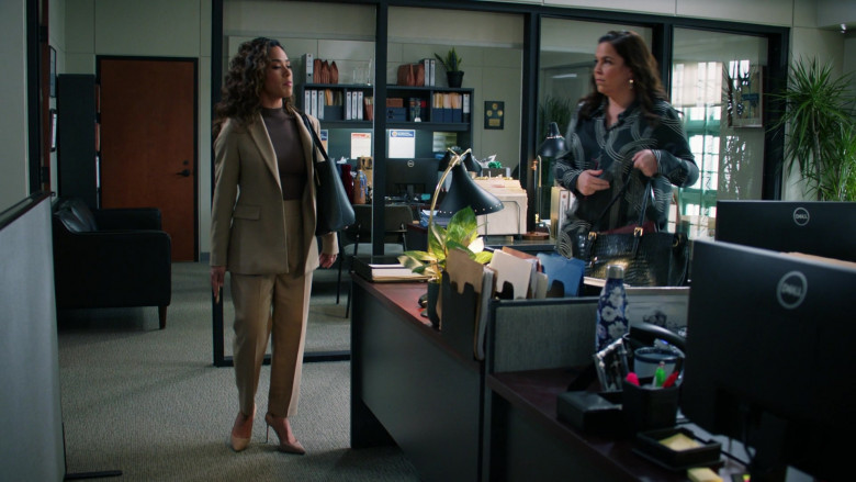 Dell Monitors in All Rise S03E03 Give It Time (2)