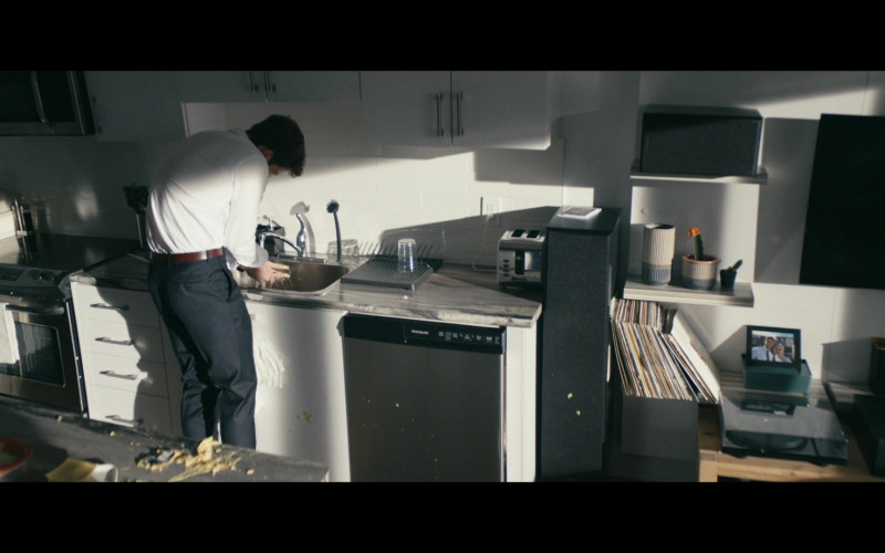 Frigidaire Dishwasher in The Boys S03E02 The Only Man In The Sky (2022)