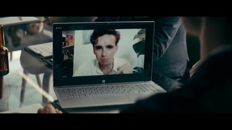HP Laptop in The Man Who Fell to Earth S01E07 Cracked Actor (2)