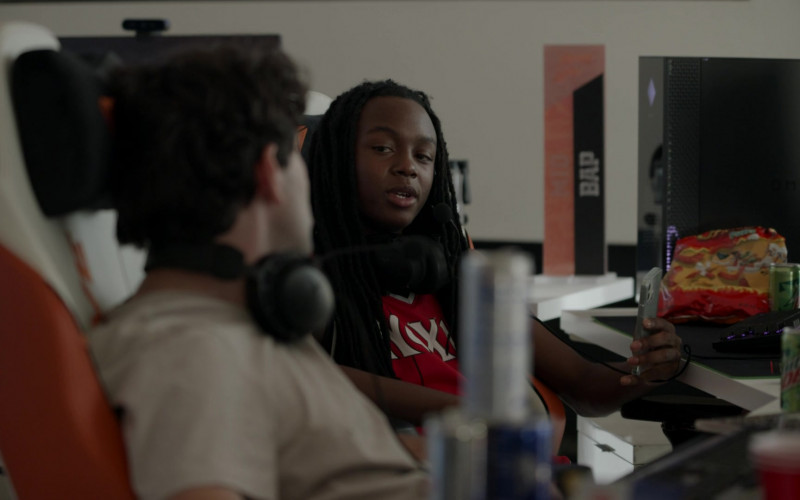 HP Omen Computer and Mountain Dew Cans in Players S01E05 Guru (2022)
