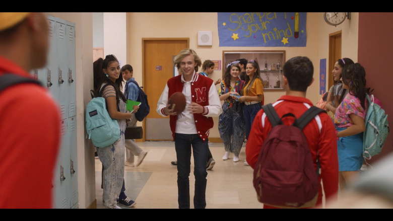 JanSport Backpack in Gordita Chronicles S01E05 In America We Trick or Treat (2022)