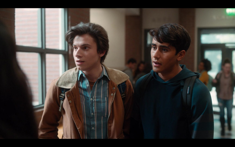 JanSport Backpack of Michael Cimino as Victor Salazar in Love, Victor S03E02 Fast Times at Creekwood High (2022)