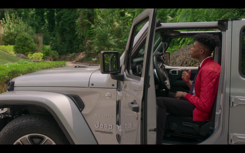 Jeep Wrangler Unlimeted Sahara SUV of Jonas Dylan Allen as Ben Wheeler in First Kill S01E03 First Fight (1)
