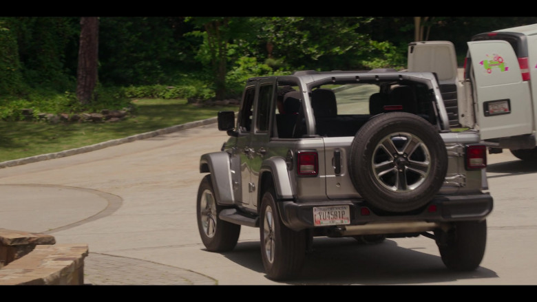 Jeep Wrangler Unlimeted Sahara SUV of Jonas Dylan Allen as Ben Wheeler in First Kill S01E03 First Fight (3)