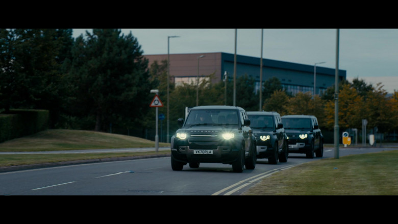 Land Rover Defender Cars in The Man Who Fell to Earth S01E08 The Pretty Things Are Going to Hell (1)