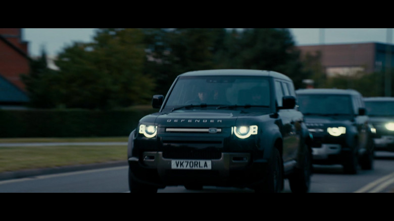 Land Rover Defender Cars in The Man Who Fell to Earth S01E08 The Pretty Things Are Going to Hell (2)