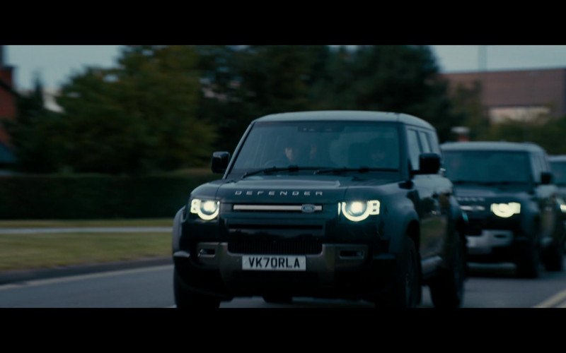 Land Rover Defender Cars in The Man Who Fell to Earth S01E08 The Pretty Things Are Going to Hell (2)