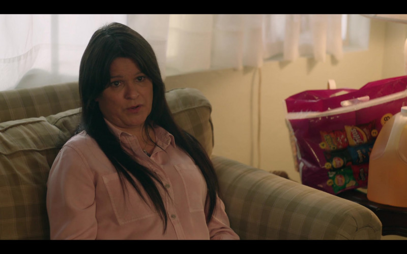 Lay's, Cheetos, Fritos and Doritos Chips Bag in Rutherford Falls S02E03 Aunt Sue (1)