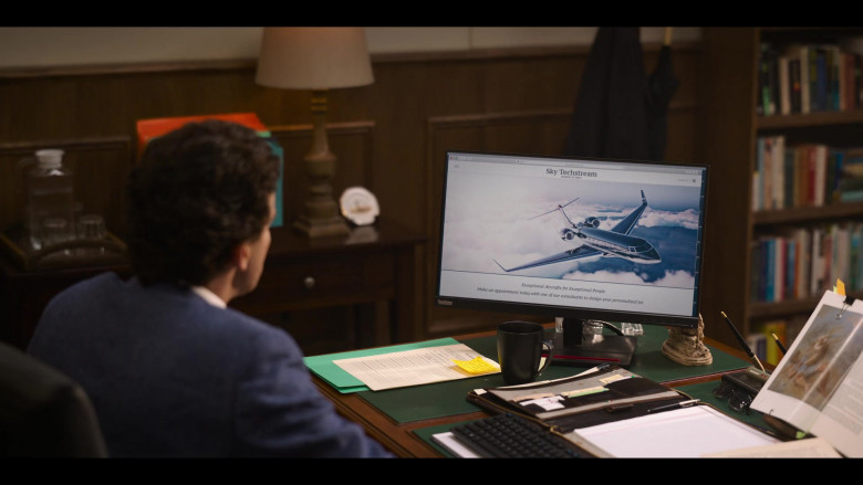 Lenovo ThinkVision Monitor in God's Favorite Idiot S01E05 The Word (It's Love) (2022)