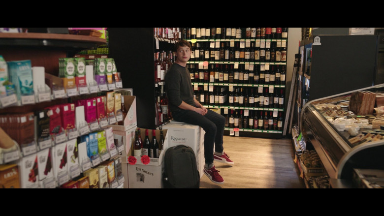 Les Volets Pinot Noir, Tasca d'Almerita Regaleali Bianco Sicilia Wine Boxes and Puma Sneakers Worn by Uly Schlesinger as Tyler in Jerry and Marge Go Large (2022)