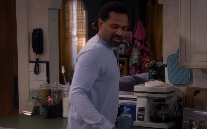 Maxwell House Coffee and Mr. Coffee Maker in The Upshaws S02E02 Bennie’s Woman (2022)