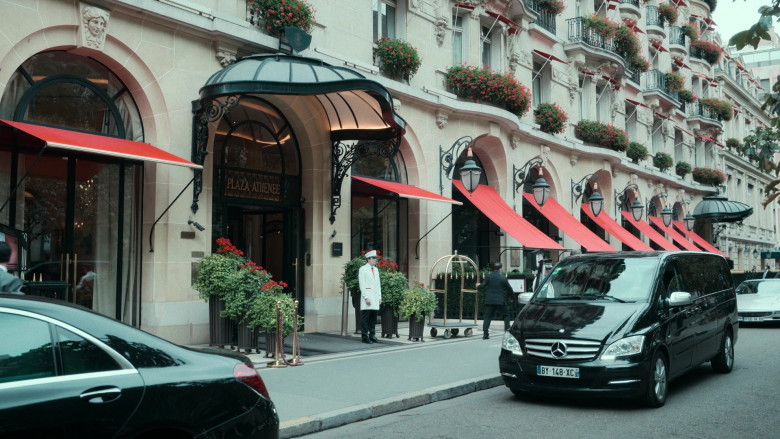 Mercedes-Benz Cars in Irma Vep S01E01 The Severed Head (3)
