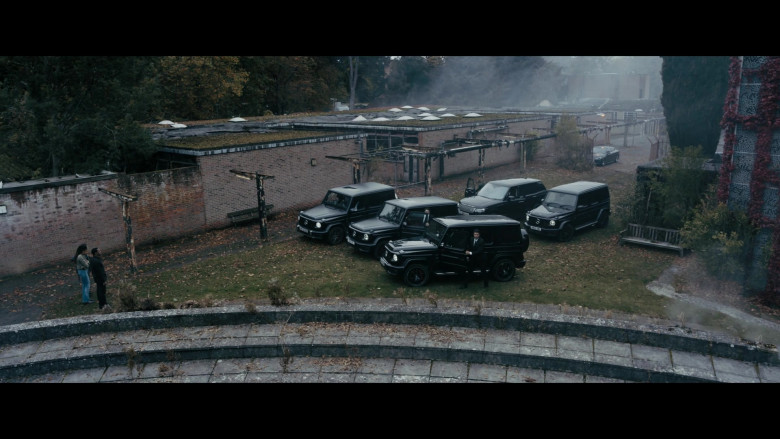 Mercedes-Benz G-Class Cars in The Man Who Fell to Earth S01E09 As the World Falls Down (2)