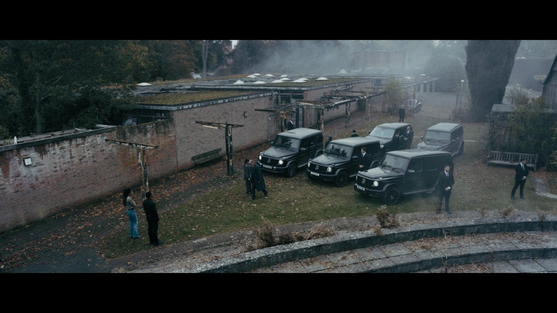 Mercedes-Benz G-Class Cars in The Man Who Fell to Earth S01E09 As the World Falls Down (4)