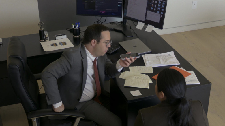 Microsoft Surface Laptop in Players S01E03 Braxton (2022)
