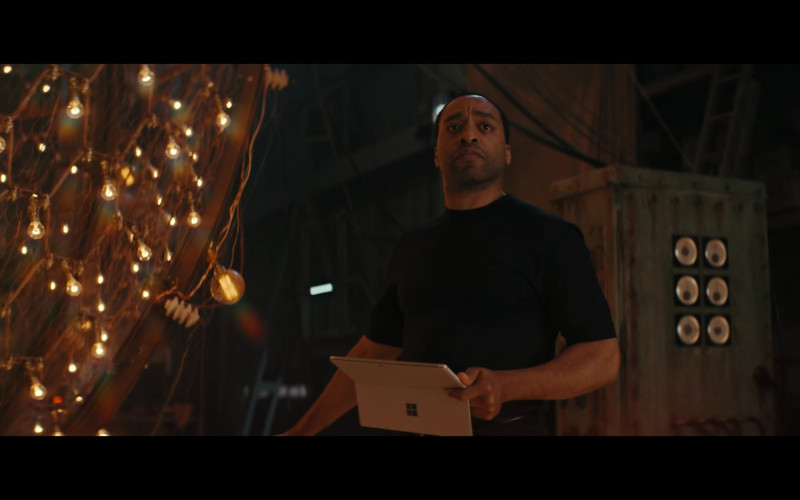 Microsoft Surface Tablet in The Man Who Fell to Earth S01E06 Changes (2022)