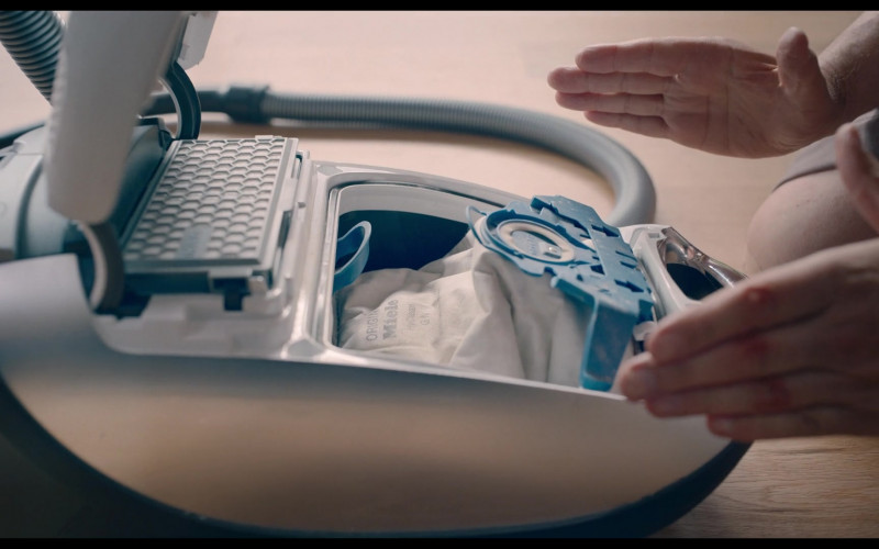 Miele Vacuum Cleaner in Man vs. Bee S01E05 "Chapter 5" (2022)