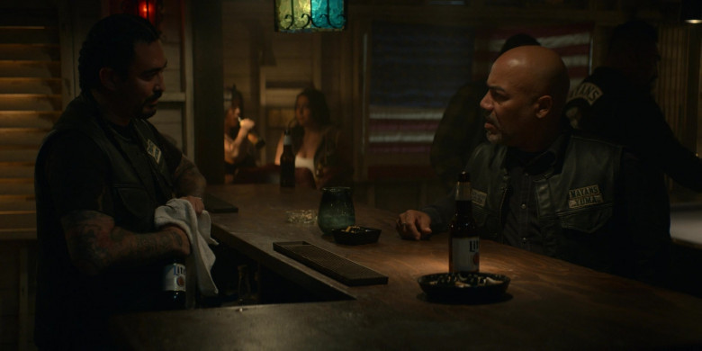 Miller Lite Beer Bottles in Mayans M.C. S04E08 The Righteous Wrath of an Honorable Man (2)