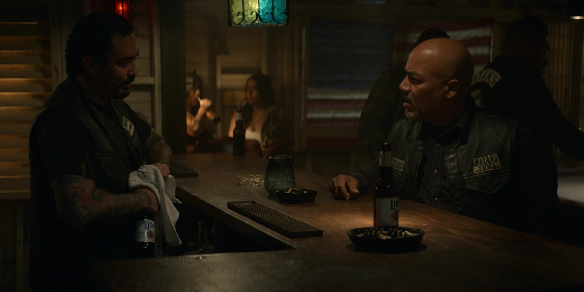 Miller Lite Beer Bottles In Mayans M.C. S04E08 "The Righteous Wrath Of