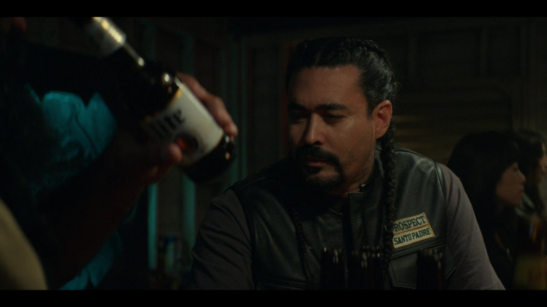 Miller Lite Beer in Mayans M.C. S04E10 When the Breakdown Hit at Midnight (2)
