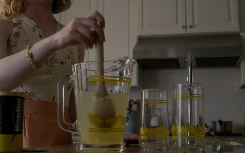 Minute Maid Drink in For All Mankind S03E03 All In (2022)