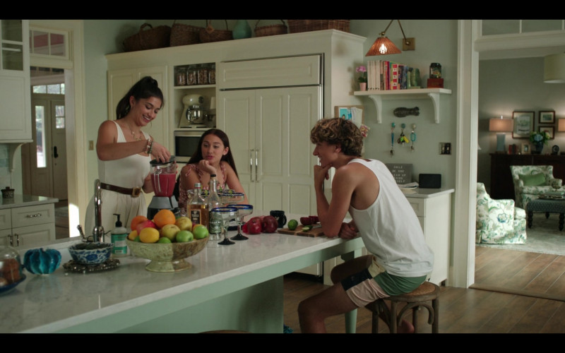 Mrs. Meyer’s Clean Day Liquid Hand Soap in The Summer I Turned Pretty S01E04 Summer Heat (2022)