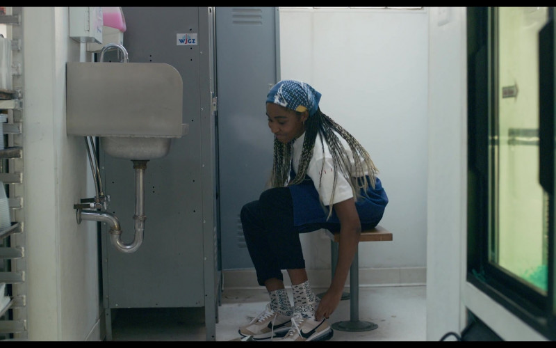 Nike Women’s Sneakers Worn by Ayo Edebiri as Sydney Adamu in The Bear S01E07 Review (2022)