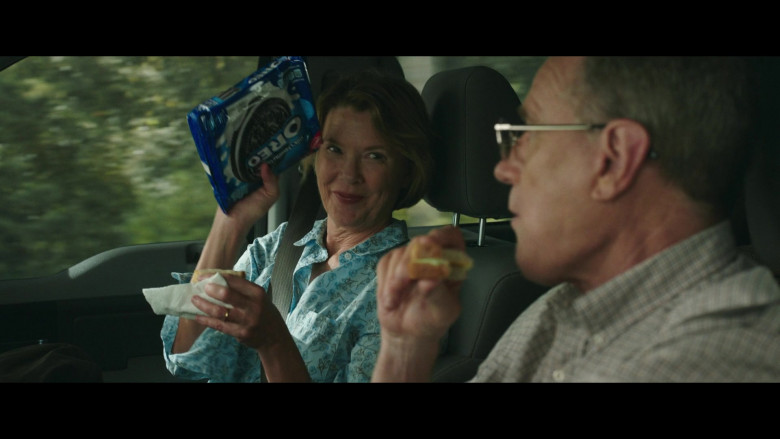 Oreo Cookies Held by Annette Bening as Marge Selbee in Jerry and Marge Go Large (2022)