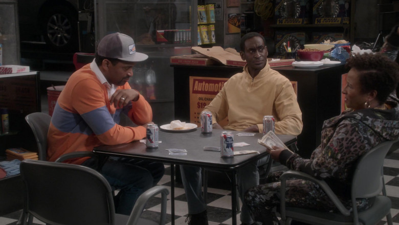 Pabst Blue Ribbon Beer in The Upshaws S02E06 New Growth (5)