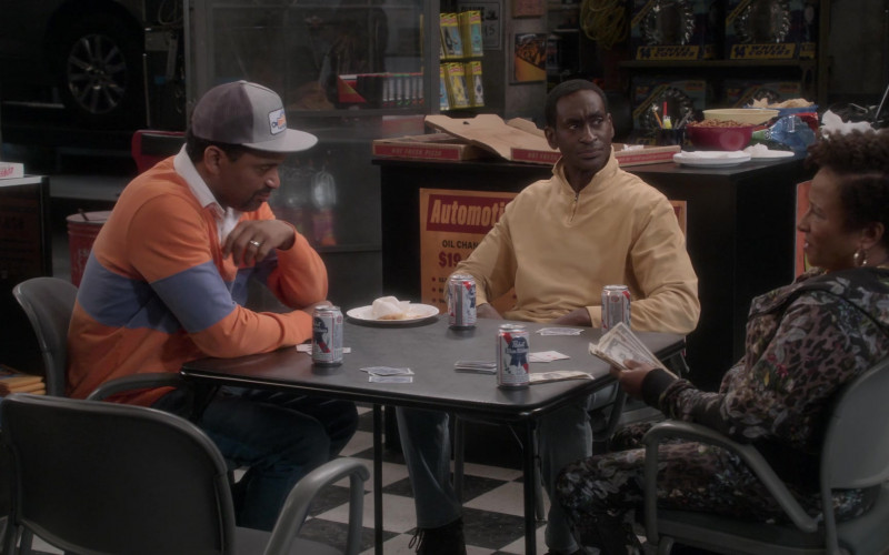 Pabst Blue Ribbon Beer in The Upshaws S02E06 New Growth (5)