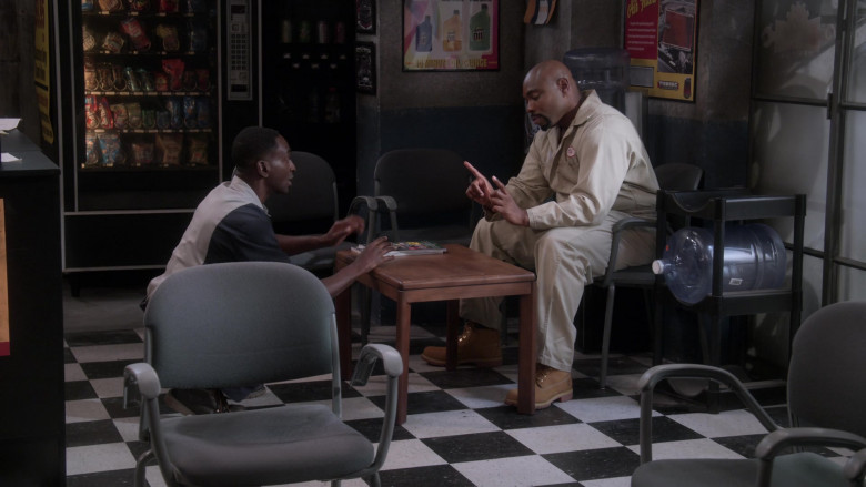 Skittles Candies, Extra Gums and Chips Ahoy! in The Upshaws S02E01 Maybe Daddy (2022)